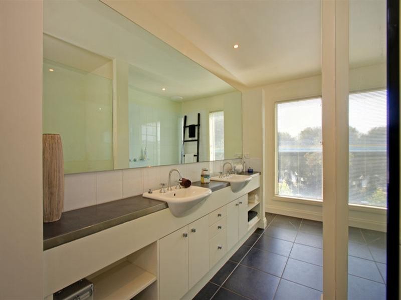 10 Marianne Avenue, Rye VIC 3941