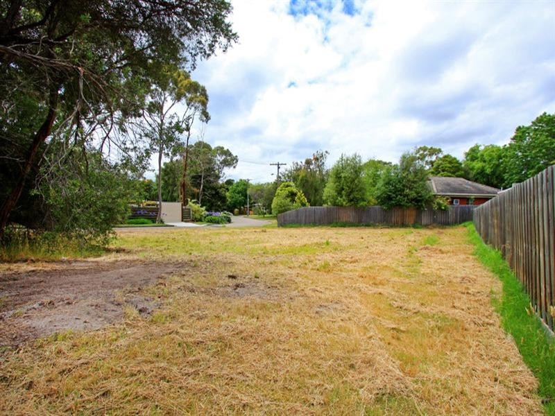 27 Cootamundra Avenue, Rosebud West VIC 3940