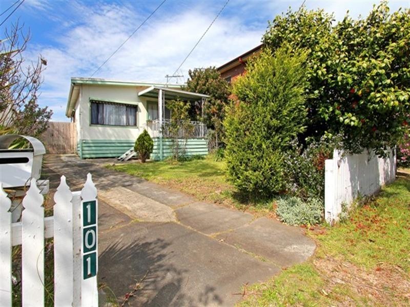 101 Third Avenue, Rosebud VIC 3939
