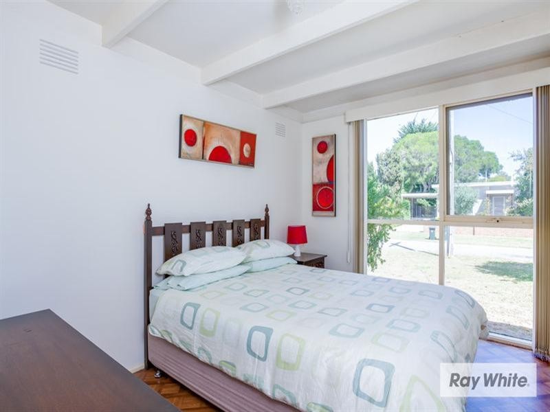 18 Meadow Avenue, Rye VIC 3941