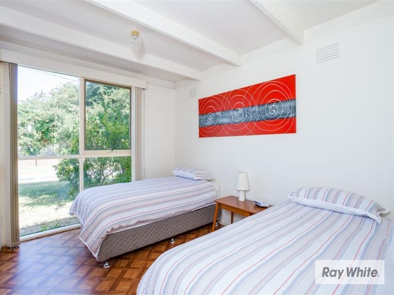 18 Meadow Avenue, Rye VIC 3941