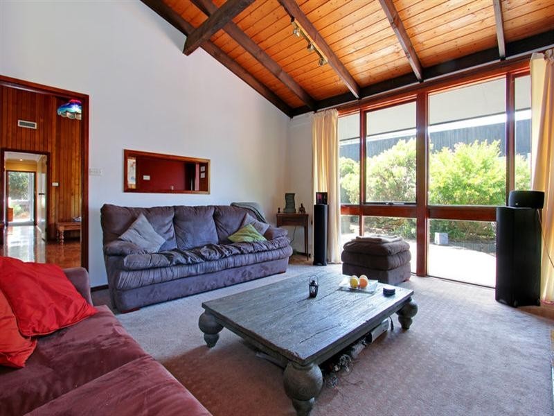 6 Pearse Road, Blairgowrie VIC 3942