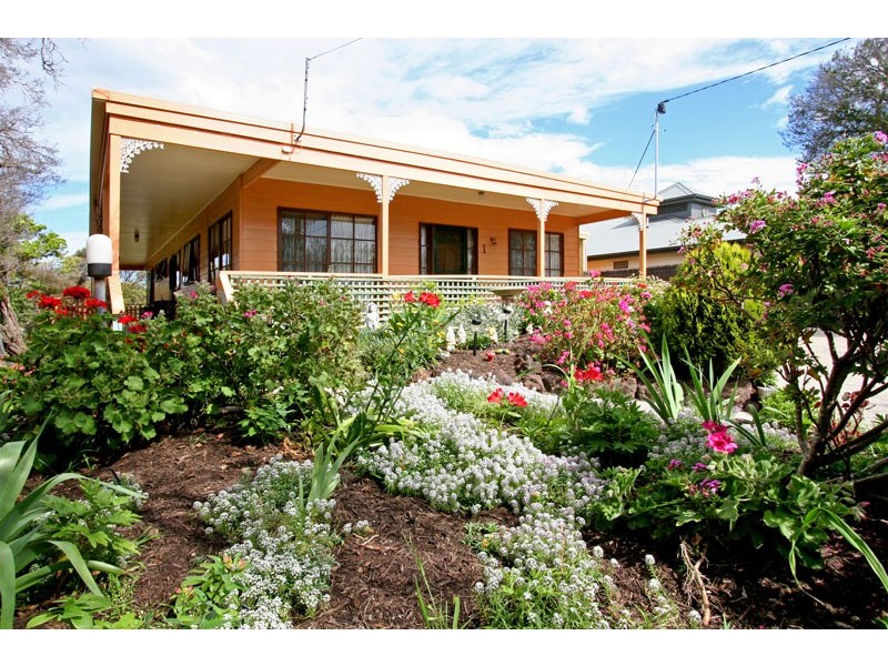 1 Hilltop Avenue, Blairgowrie VIC 3942