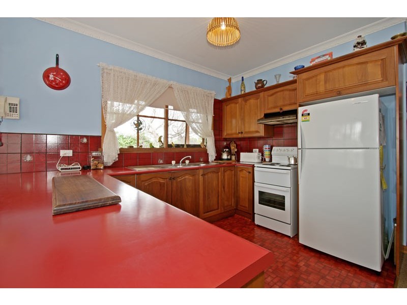 1 Hilltop Avenue, Blairgowrie VIC 3942