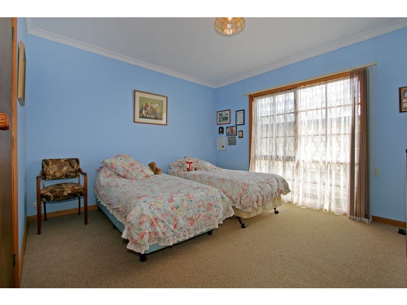 1 Hilltop Avenue, Blairgowrie VIC 3942