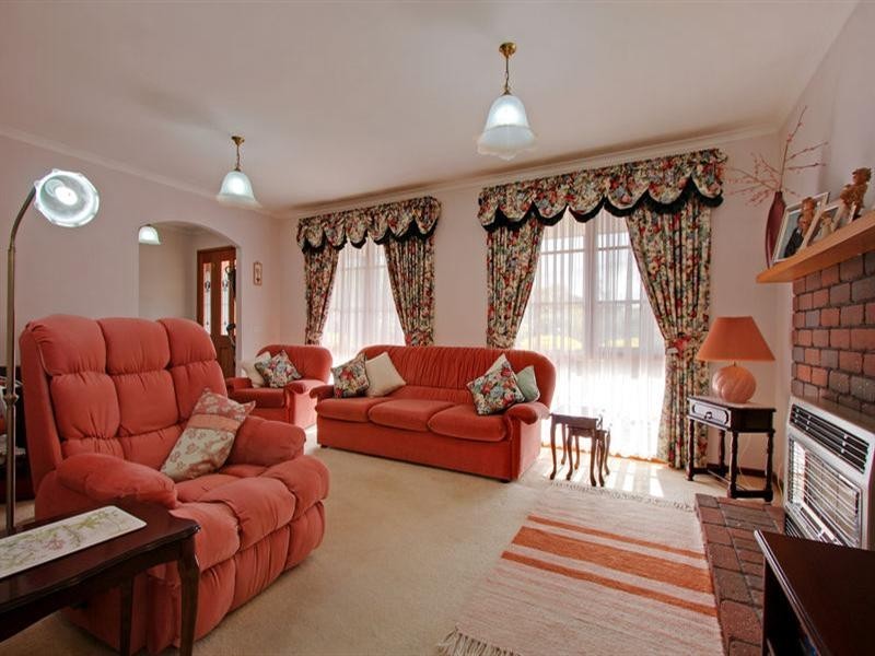6 Robin Parade, Rye VIC 3941