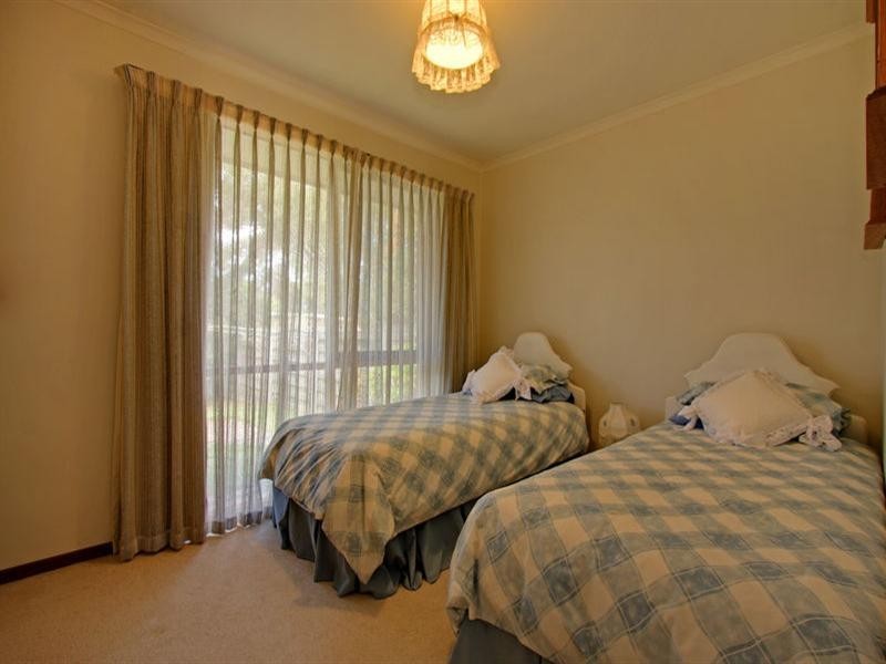 6 Robin Parade, Rye VIC 3941