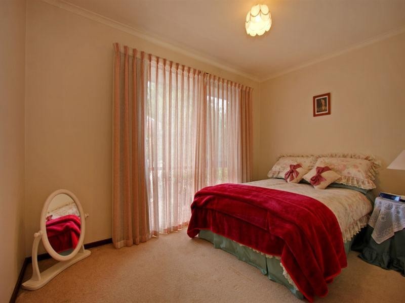 6 Robin Parade, Rye VIC 3941