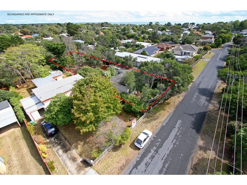 30 Staughton Avenue, Rosebud West VIC 3940