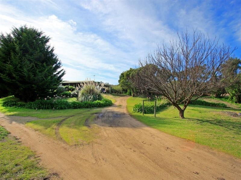 424 Sandy Road, St Andrews Beach VIC 3941