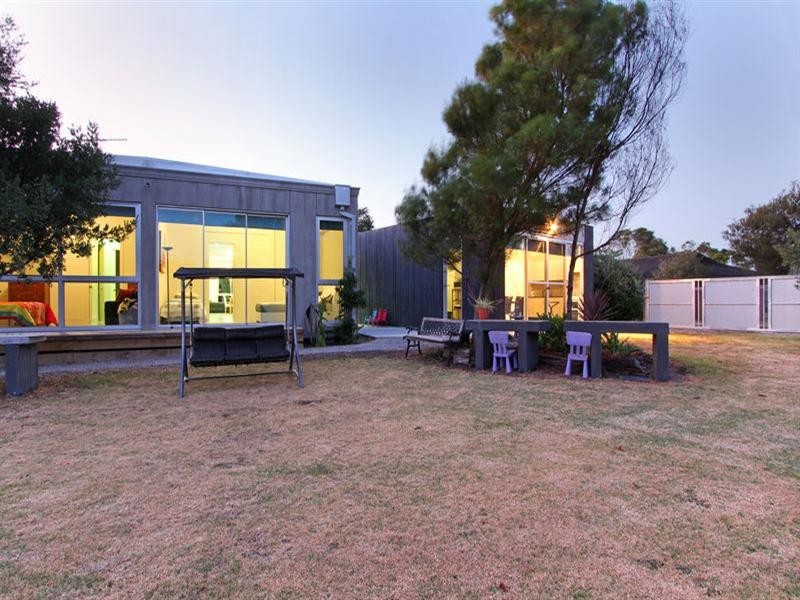 11 Daly Avenue, Rye VIC 3941