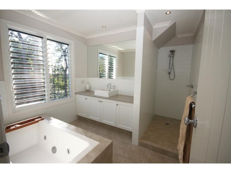 10 Forest Acres Drive, Lake Macdonald QLD 4563