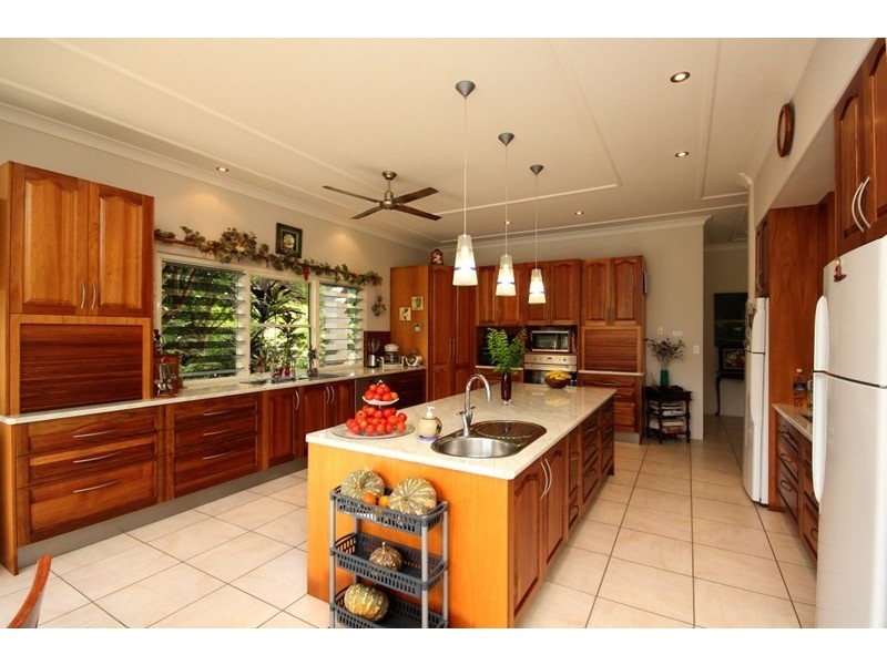 4 Flindersia Drive, Traveston QLD 4570