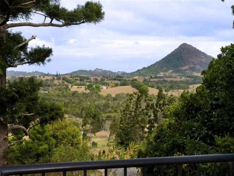 14 Pine Tree Drive, Lake Macdonald QLD 4563