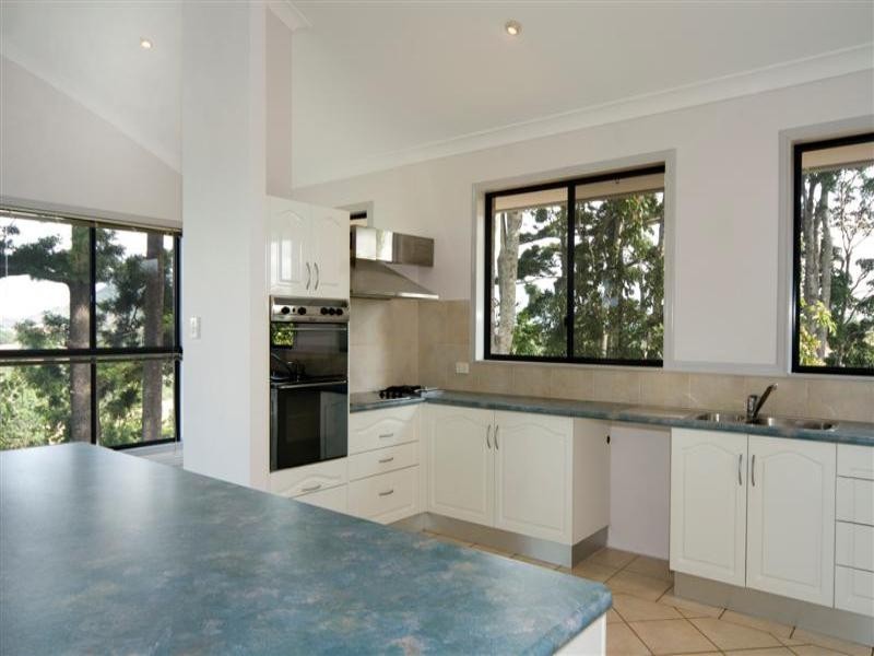 14 Pine Tree Drive, Lake Macdonald QLD 4563