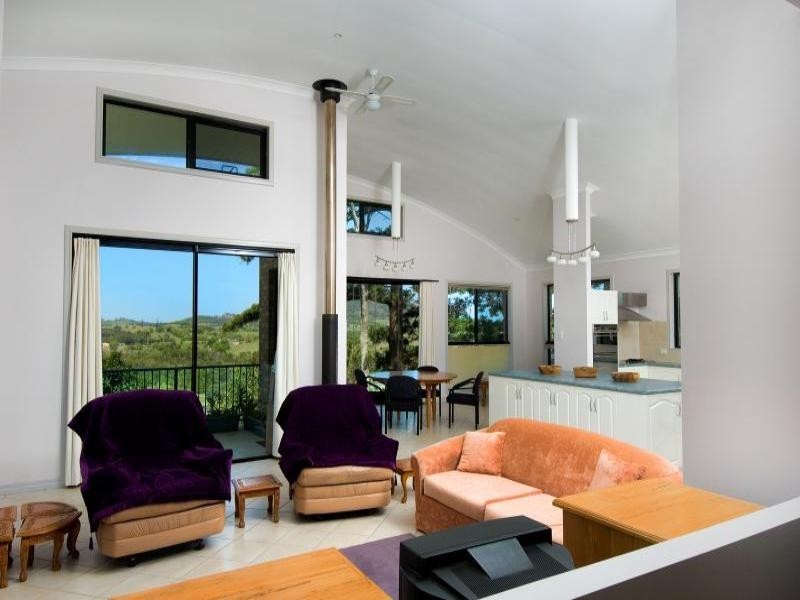 14 Pine Tree Drive, Lake Macdonald QLD 4563