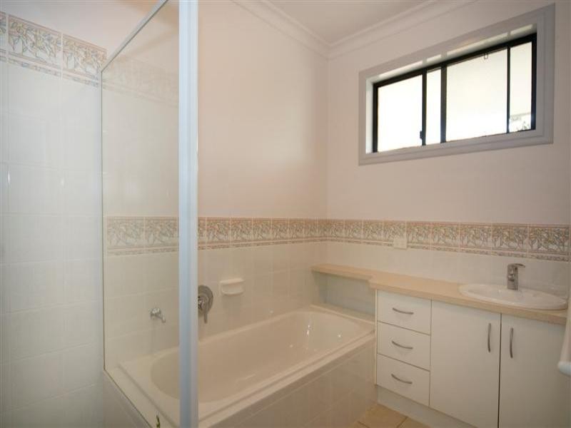 14 Pine Tree Drive, Lake Macdonald QLD 4563