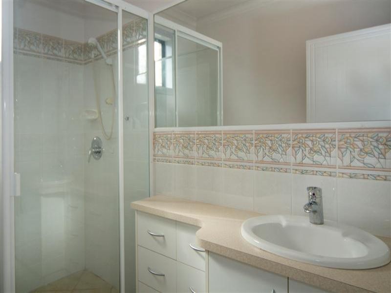 14 Pine Tree Drive, Lake Macdonald QLD 4563