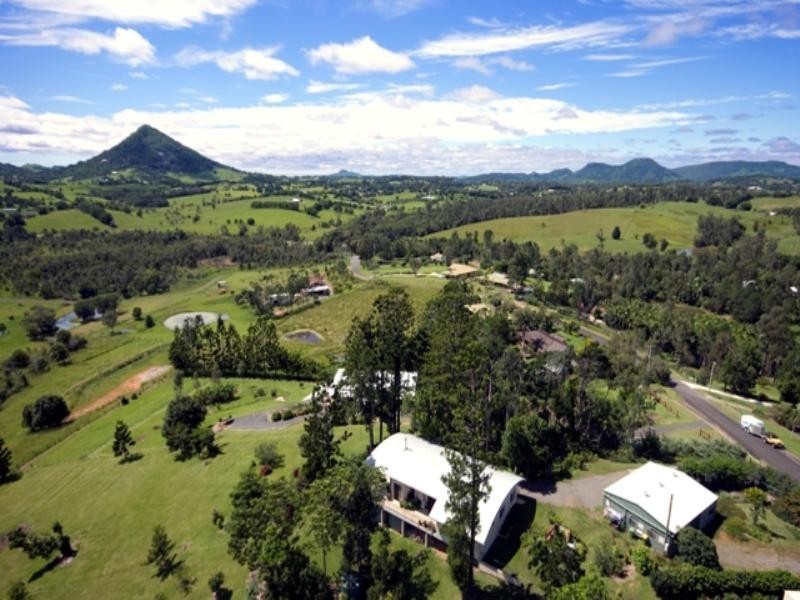 14 Pine Tree Drive, Lake Macdonald QLD 4563