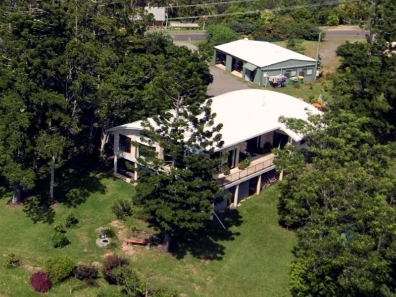 14 Pine Tree Drive, Lake Macdonald QLD 4563