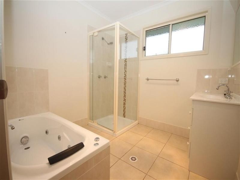 27 Kensington Drive, Cooroy QLD 4563