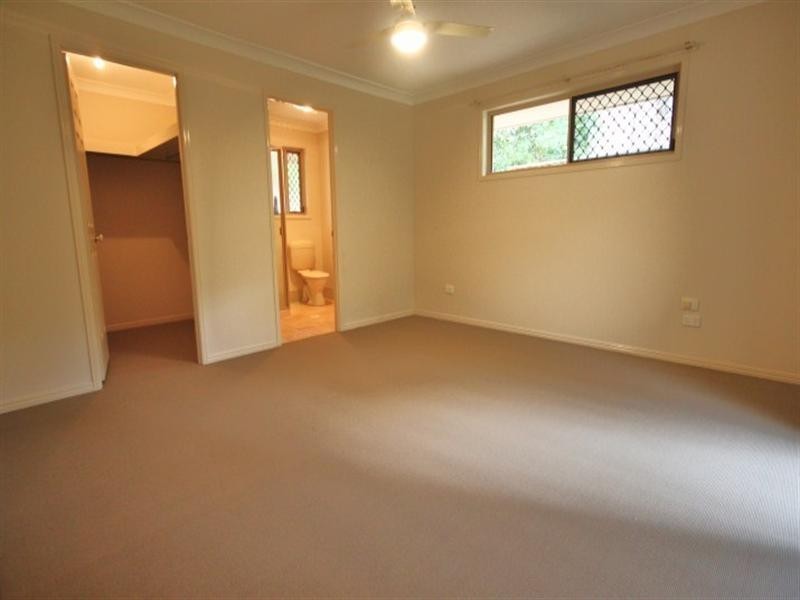 22 Mountain Street, Pomona QLD 4568