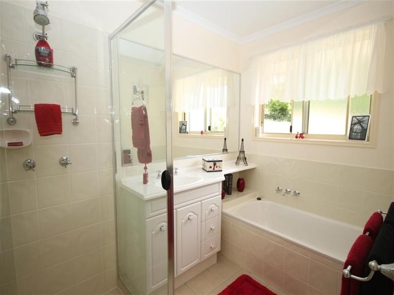 5 LEATHERWOOD Lane, Cooroy QLD 4563