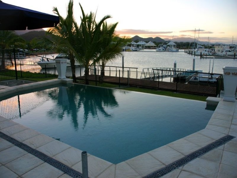 2/39 Royal Palm Avenue, Cardwell QLD 4849
