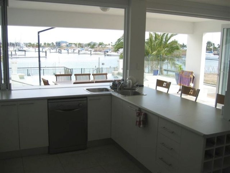 2/39 Royal Palm Avenue, Cardwell QLD 4849