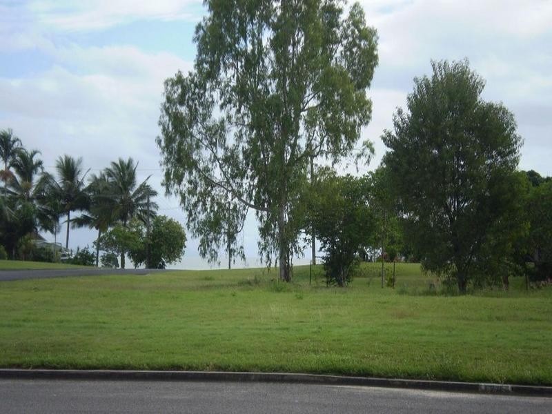 176 Victoria Street, Cardwell QLD 4849