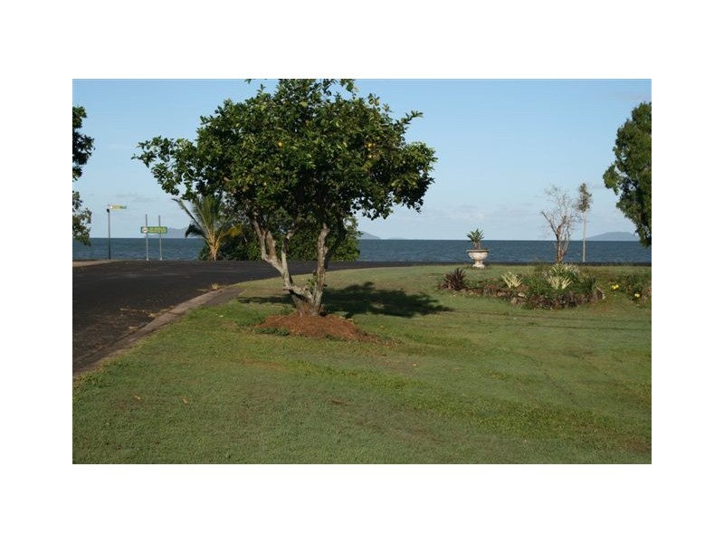 1 Tsakisiris Street, Cardwell QLD 4849