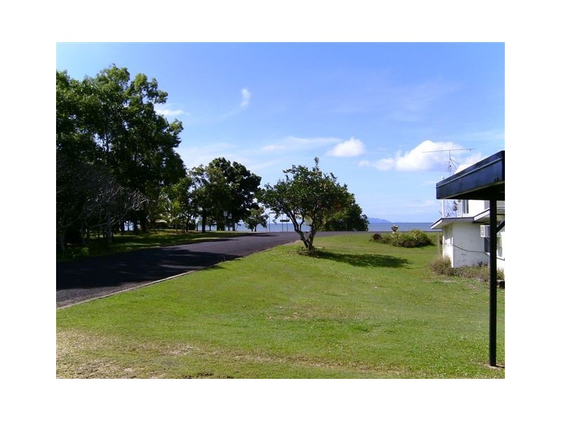 1 Tsakisiris Street, Cardwell QLD 4849