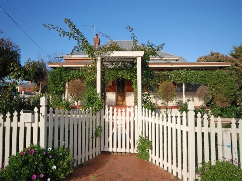 37 Garfield Street, Narrogin WA 6312