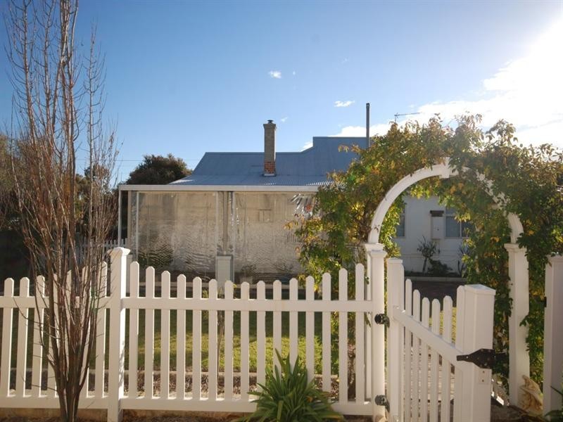 37 Garfield Street, Narrogin WA 6312