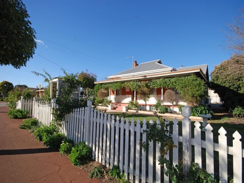 37 Garfield Street, Narrogin WA 6312