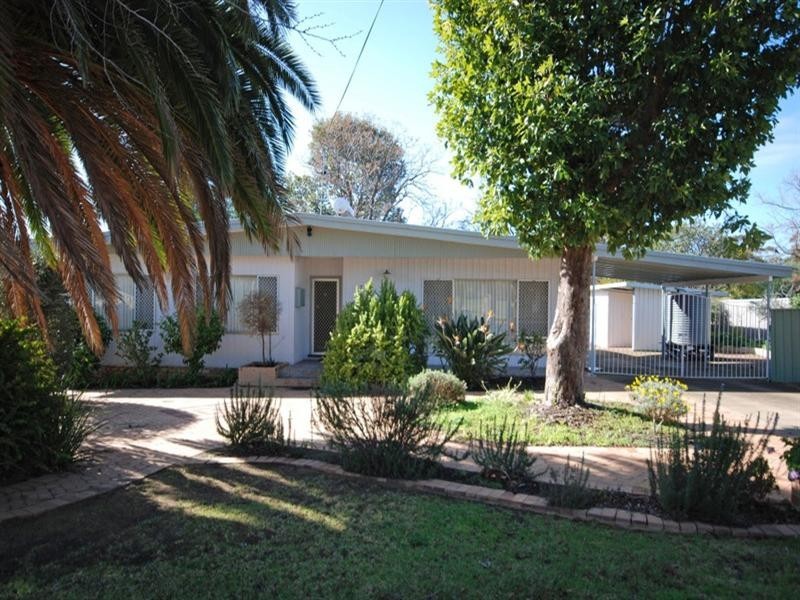 7 Sydney Hall Way, Narrogin WA 6312