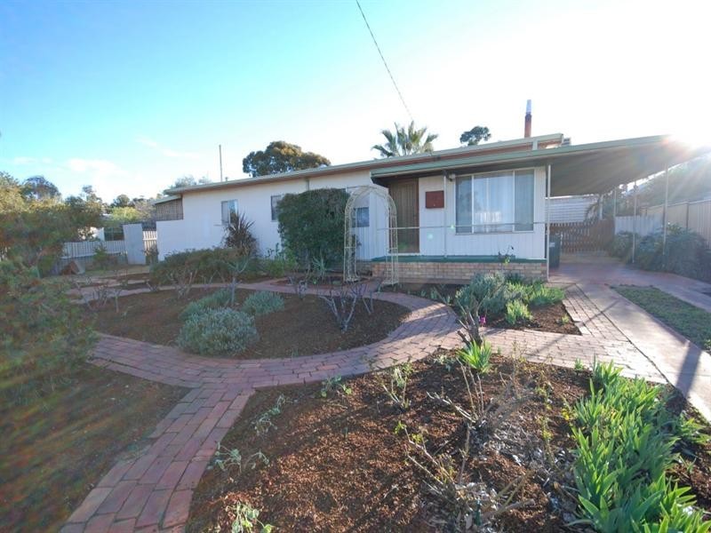 12 Johnston Street, Narrogin WA 6312