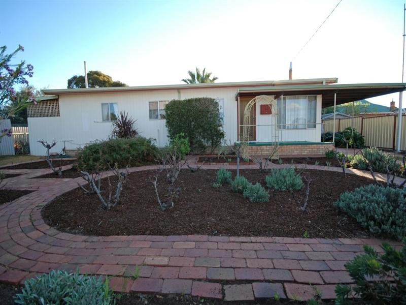 12 Johnston Street, Narrogin WA 6312