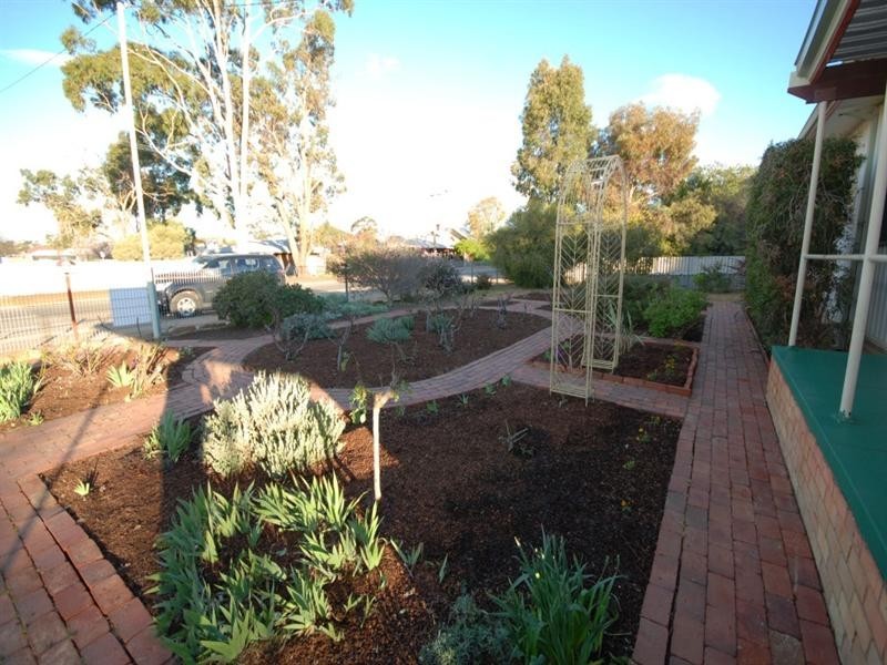 12 Johnston Street, Narrogin WA 6312