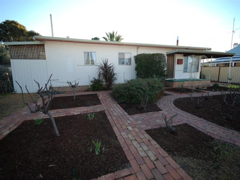 12 Johnston Street, Narrogin WA 6312