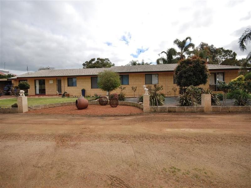 11 Florence Avenue, Narrogin WA 6312