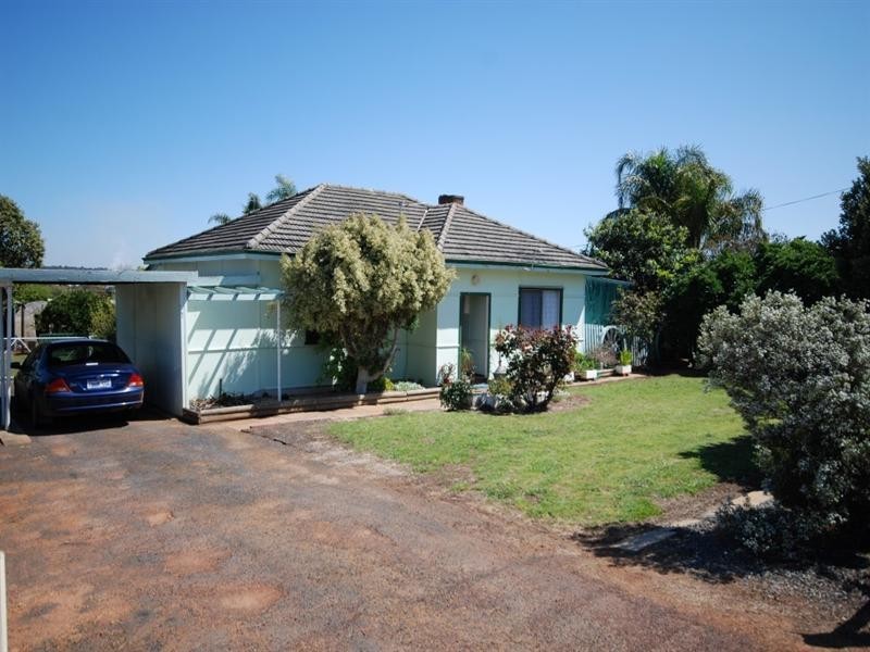 12 Burns Street, Narrogin WA 6312