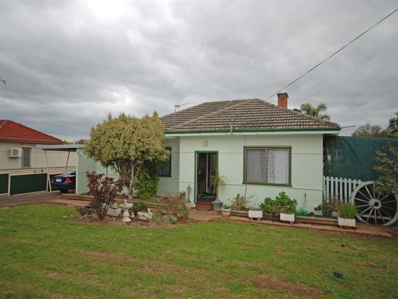 12 Burns Street, Narrogin WA 6312