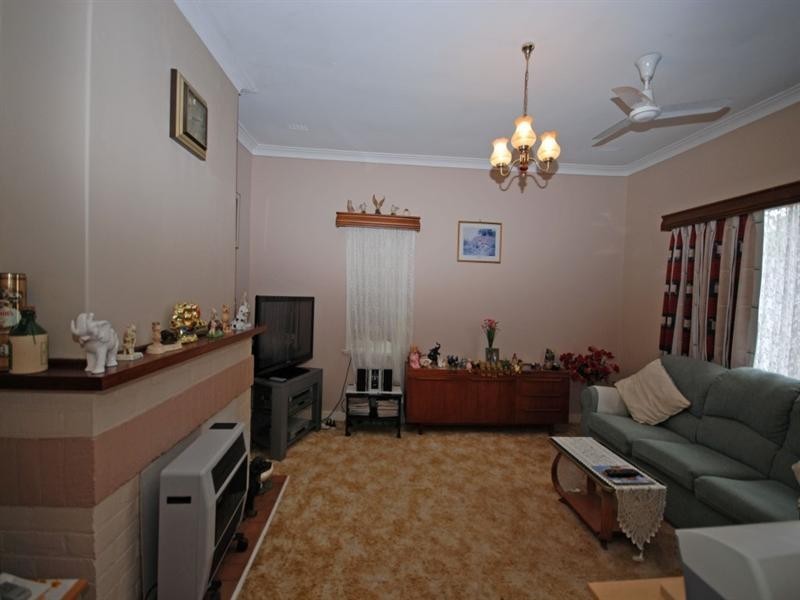 12 Burns Street, Narrogin WA 6312