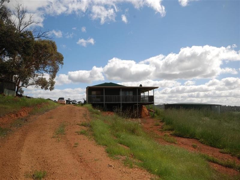 3 Pollard Road, Wandering WA 6308