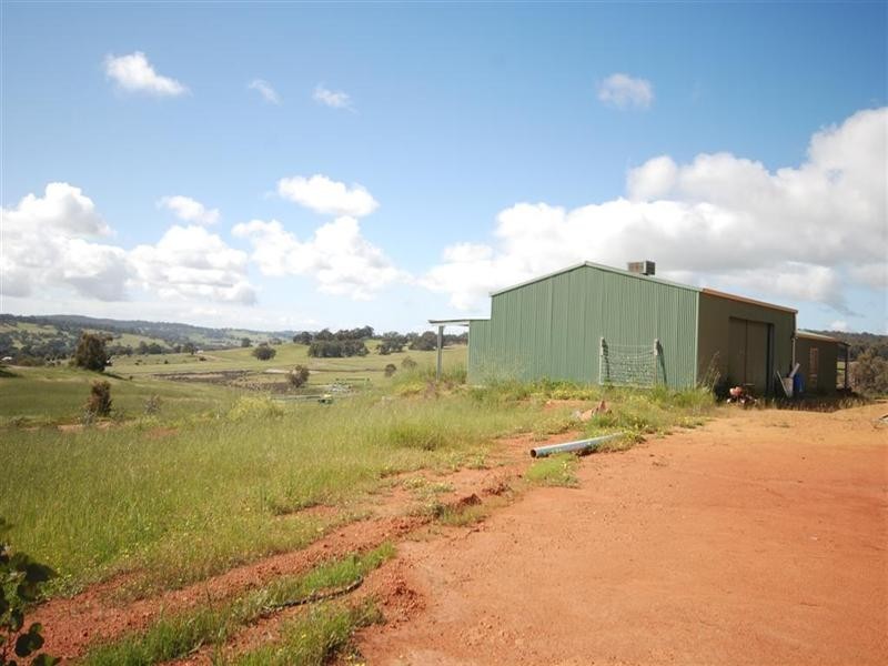 3 Pollard Road, Wandering WA 6308