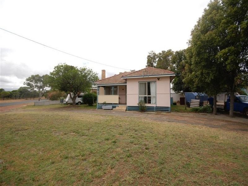 64 Bannister Street, Narrogin WA 6312
