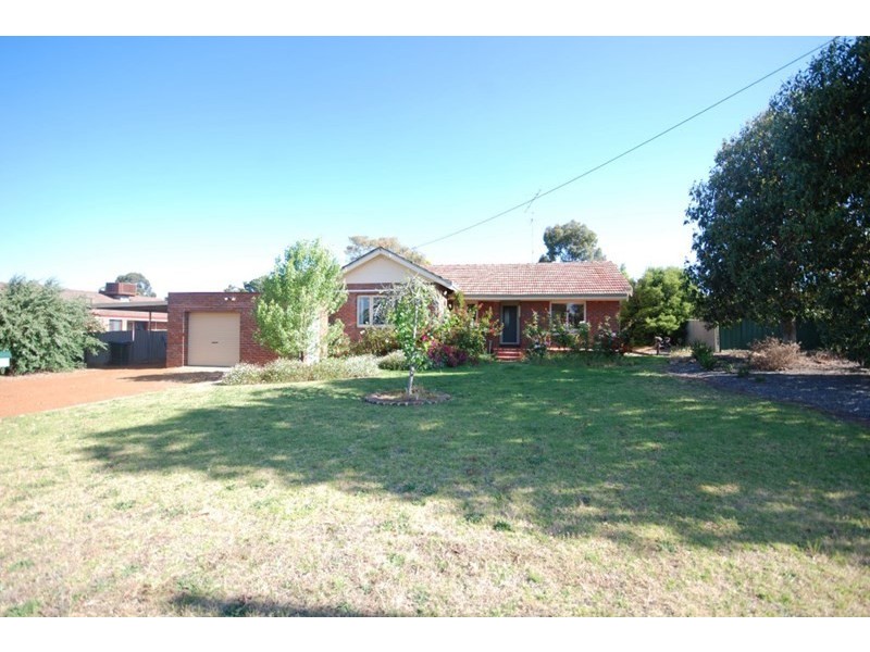 13 Lock Street, Narrogin WA 6312