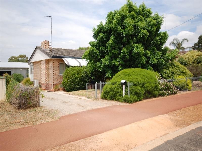 109 Narrakine Road, Narrogin WA 6312