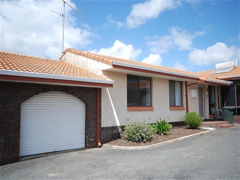 2/111 Clayton Road, Narrogin WA 6312